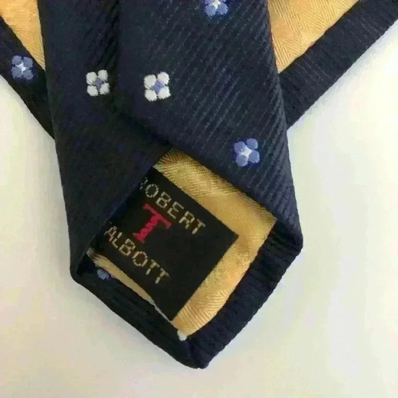 Robert Talbott Best Of Class 100% Silk Tie. - Picture 5 of 5